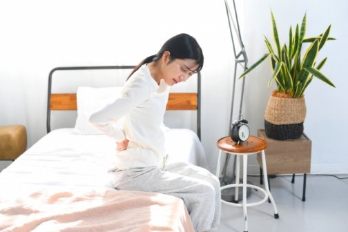 寝起き腰痛は美姿勢の敵!40代女性のための腰ケア習慣とは?