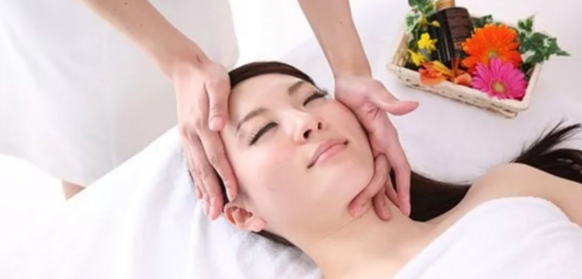 東京品川区大田区ハーブピーリング専門 Moon Earth ハーバルピール フェイシャルエステ アロマトリートメント よもぎ蒸し