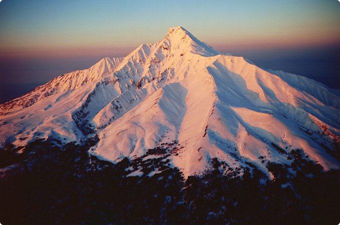 "利尻富士"の愛称で親しまれる日本百名山「利尻山」