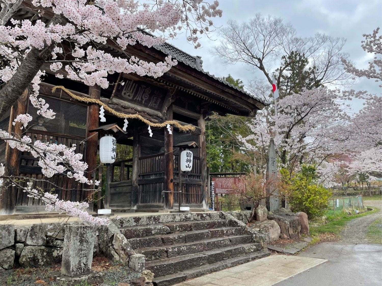 皆神神社の春