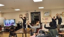 毎日、食堂で体操してます！