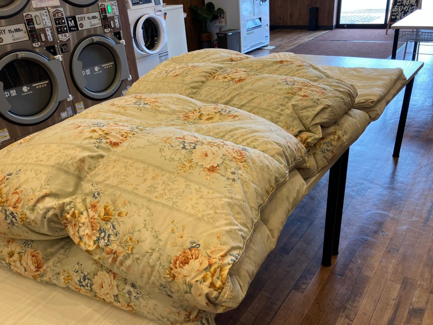 沖縄県宜野湾市「フトン巻きのジロー はにんす宜野湾店」布団の洗い物