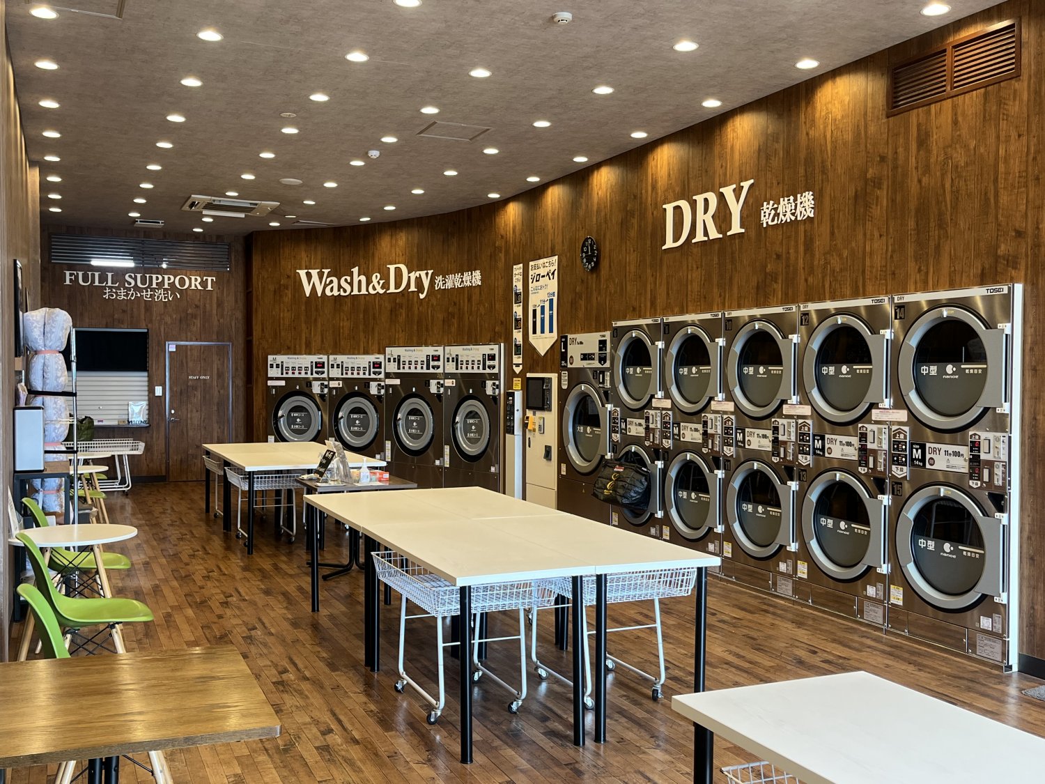 沖縄県宜野湾市「フトン巻きのジロー はにんす宜野湾店」の内観