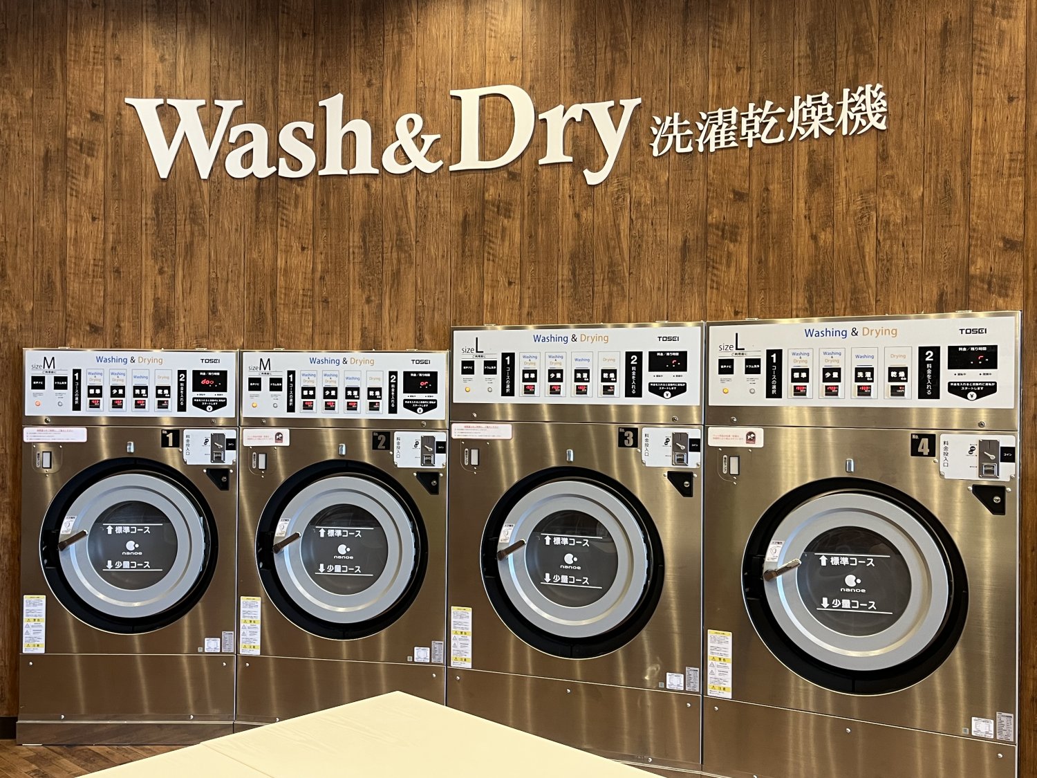 沖縄県宜野湾市「フトン巻きのジロー はにんす宜野湾店」の内観