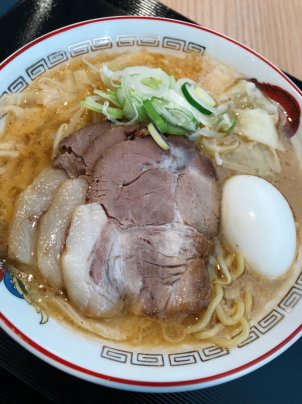 ラーメンハチロク（山梨）