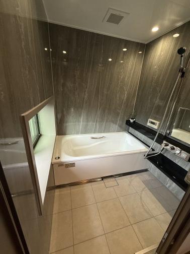 「ぬくもりの桧風呂から、もっとあたたかく、今の家族にちょうどいい断熱浴室へ。暮らしとともに進化する快適空間」