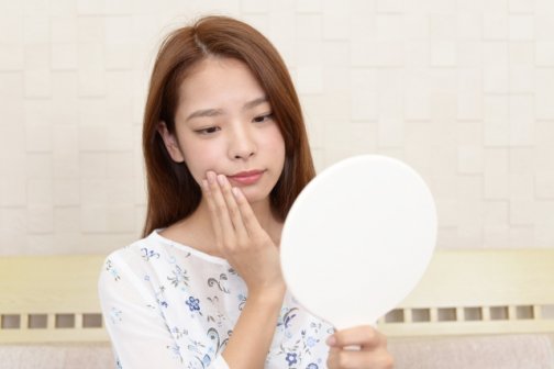 【顔のたるみ・ほうれい線対策】原因は血流・姿勢・表情筋!