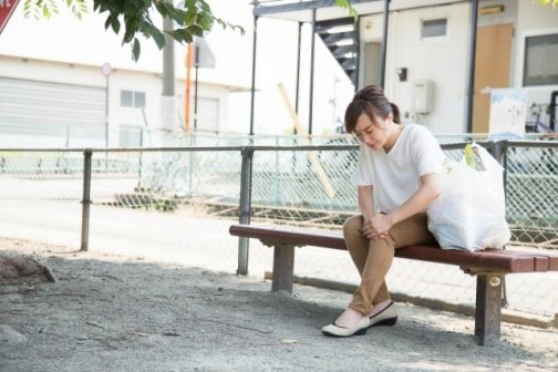 膝の痛みでお困りの女性必見!痛み改善のためにまず試すべき方法とは?