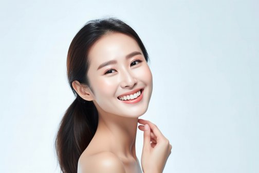 小顔矯正×表情筋ケアでたるみ解消!若返るフェイスライン