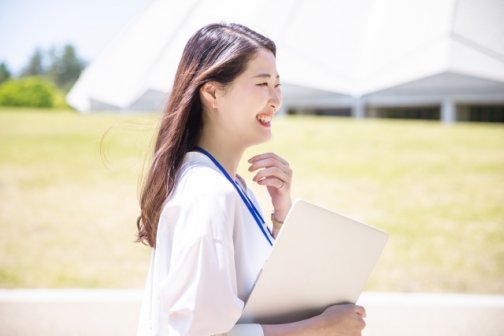 骨盤矯正で不調改善!肩こり・腰痛・冷えに悩む女性に人気