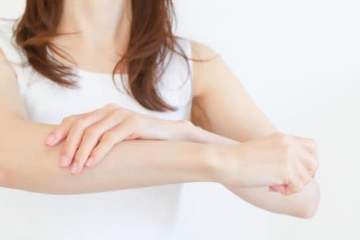 【朝の手のむくみ】女性に多い原因と簡単セルフ整体法