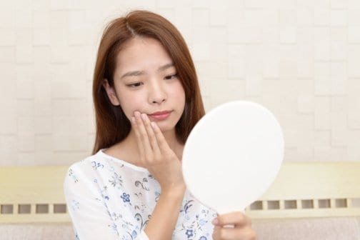 朝の顔や手のむくみは塩分と冷えが原因?整体で根本改善を