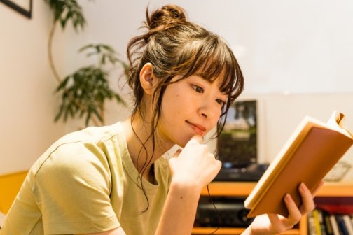 秋の夜長をもっと楽しむ読書習慣｜更年期・自律神経ケアで心と体を整える