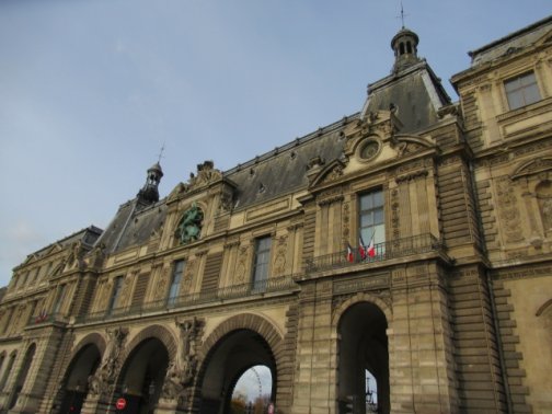 更年期の肩こり腰痛や自律神経の乱れを整え芸術の秋を快適に満喫