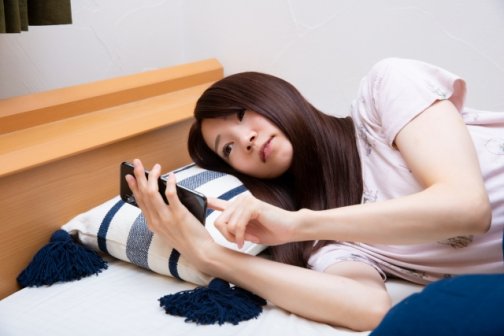 更年期の自律神経の乱れと睡眠不足を整えて紅葉散歩を快適に楽しむ方法