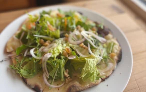 自然と調和する、やさしい食とビーガン対応のあるカフェ