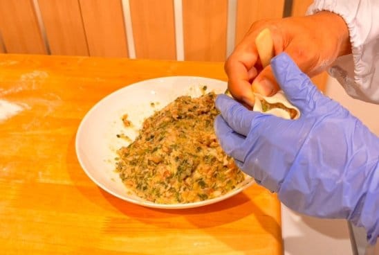 第一のこだわり：餡（あん）｜餃子の“魂”は、肉汁と素材に宿る