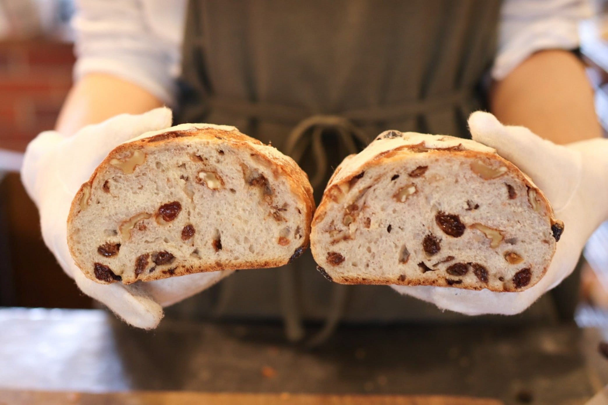 自家製酵母と薪窯焼きのパン~緑と風のダーシェンカ~
