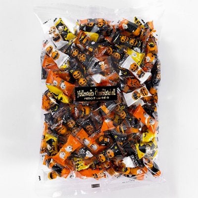 ハロウィーン柄の包装紙で包みました♪【ハロウィンチョコレートボール500g】