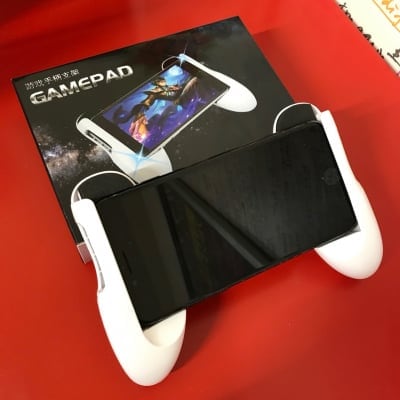 スマホ用 ゲームパッド コントローラー(4.5〜5.7インチまでのスマートフォンに対応)