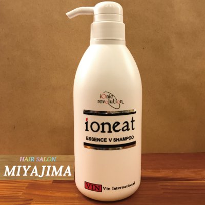 イオニート エッセンスV シャンプー しっとりタイプ 500ml 4830円