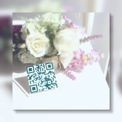 スワロフスキーで作ったQRコード「QRスワロ」