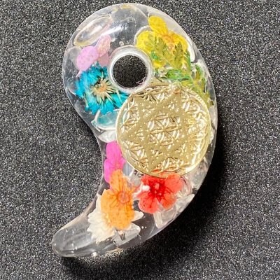 フラワーオブライフシンボル入り陰陽統合パワー入りオルゴナイト勾玉