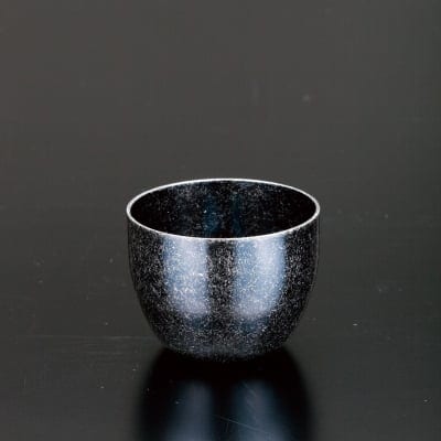 メイドイン燕の逸品 ユキワ ぐい吞み宵月 アンティークシルバー 85(ml)<ユキワブランドが手掛けた堅牢で美しいステンレスぐい呑み。お酒を美味しく引き立てると共に、趣のある外観は特別な贈答品にぴったり!>(ギフト包装・のし紙対応)
