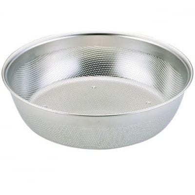 【ユキワキッチンボールシリーズ】 パンチングキッチンボール浅型21cm<目詰まりしにくく、ほつれの心配が無いステンレスパンチング材は業務用で愛用される本格派キッチンウェア。組み合わせで用途が広がります。>