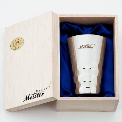【メイドイン燕の逸品】Migaki Meister タンブラーM 桐箱入<燕の職人が丹精込めて仕上げた堅牢で美しい二重構造ステンレスタンブラー。お酒を美味しく引き立てると共に、見た目にも豪華な内面24金メッキ仕上げと桐箱入は慶事の贈答品にぴったり!>【ギフト包装・のし紙対応】