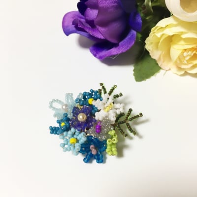 紫陽花カラーのビーズブローチ