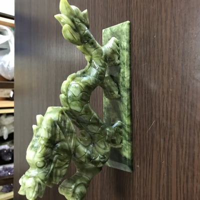 龍の置物 蛇紋石