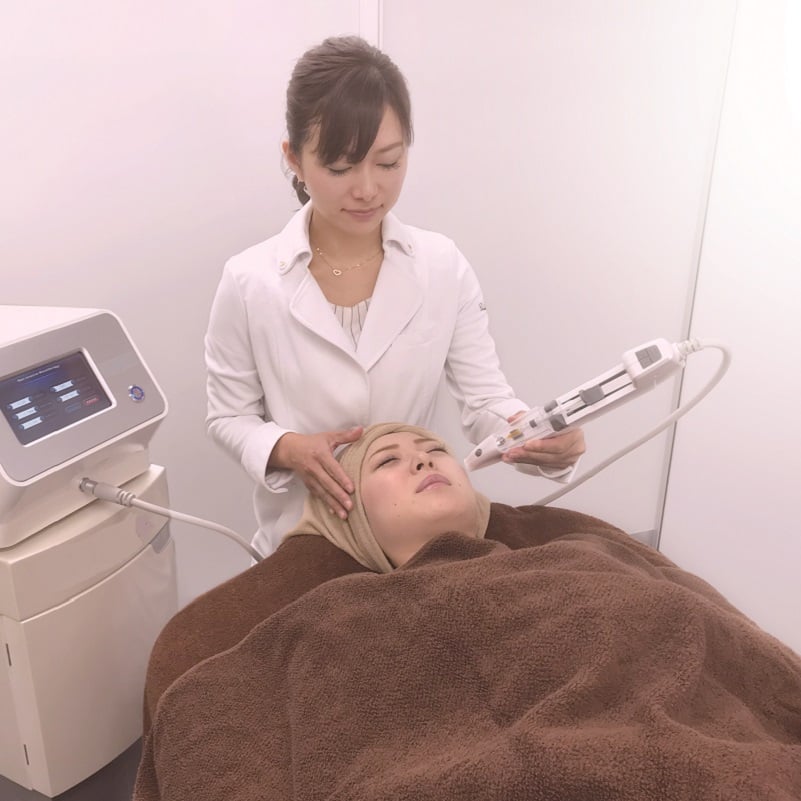 新発売キャンペーン 3回連続でこの価格 大人の目元革命 おひとり様1回 ほうれい線 たるみ対策 ボトスキンが新登場 ナノエアジェット ニードル レスインジェクター美容 Re Born System あなた史上最高の肌へ くおーれビューティクリニーク るくおーれ整体院