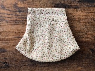 布立体マスク レデースサイズ ノーズワイヤー・フィルターポケット付き ベージュ小花柄