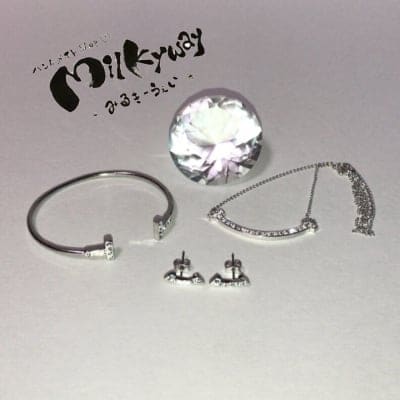 大人気♡Tスマイル♡ピアス&バングル&ネックレス♡スワロフスキー♡クリスタル♡グルーデコ