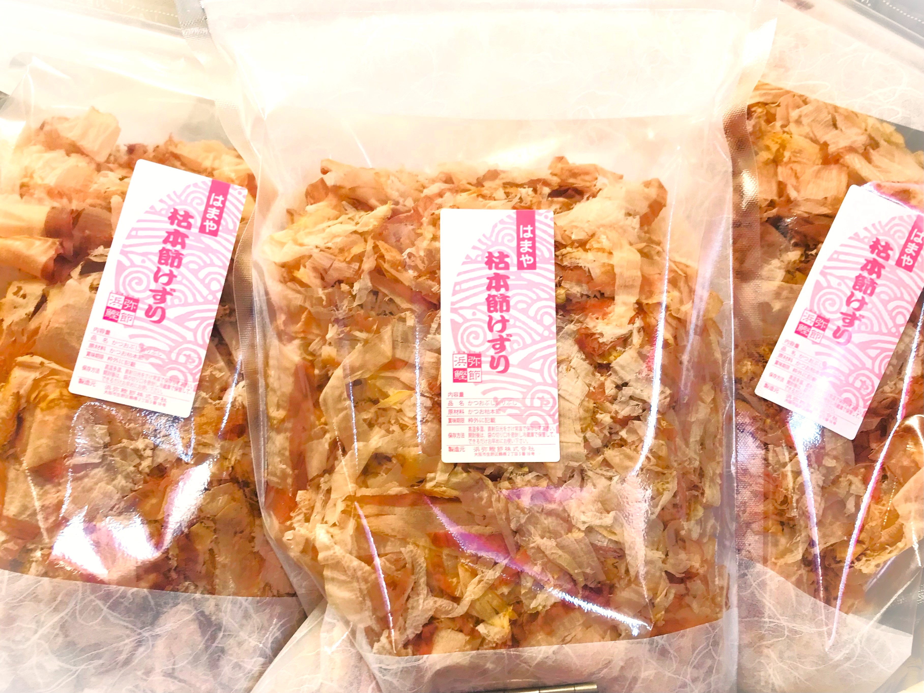 まとめ買い　燻製乾燥　鹿児島枕崎産　鰹腹粉砕　１５ｋｇ（１，５ｋｇｘ１０袋） まとめ買い 燻製乾燥 鹿児島枕崎産 鰹腹粉砕 15kg（1