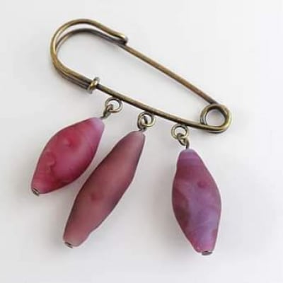 【入荷待ち】割烹着にも似合う さつまいもブローチ