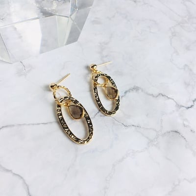 メタルフープとスモーキークォーツのピアス