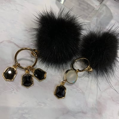ブラックアシンメトリーピアス★ミンクファーキャッチ★