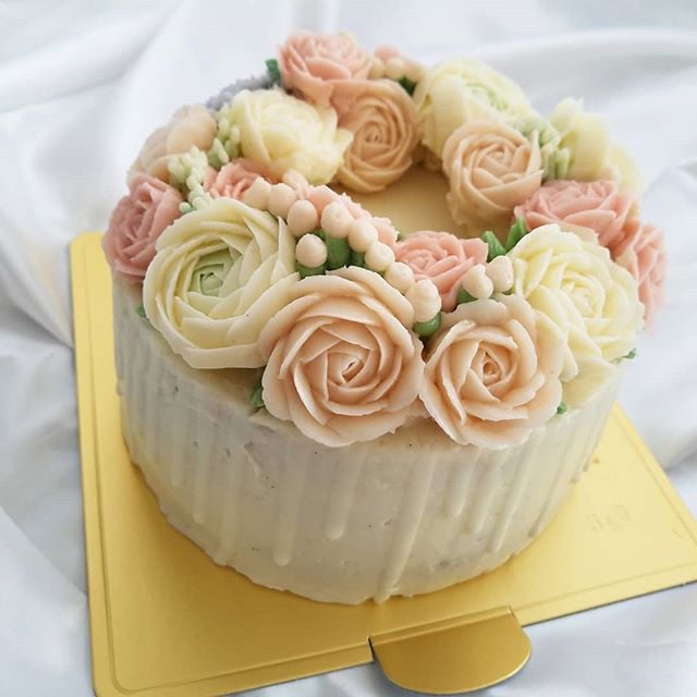 完全受注生産 バラのリース フラワーケーキ オーダーメイド バタークリーム デコレーションケーキ 九州産 こだわりの素材 世界に一つだけの 特別なケーキをお作りします サプライズにも