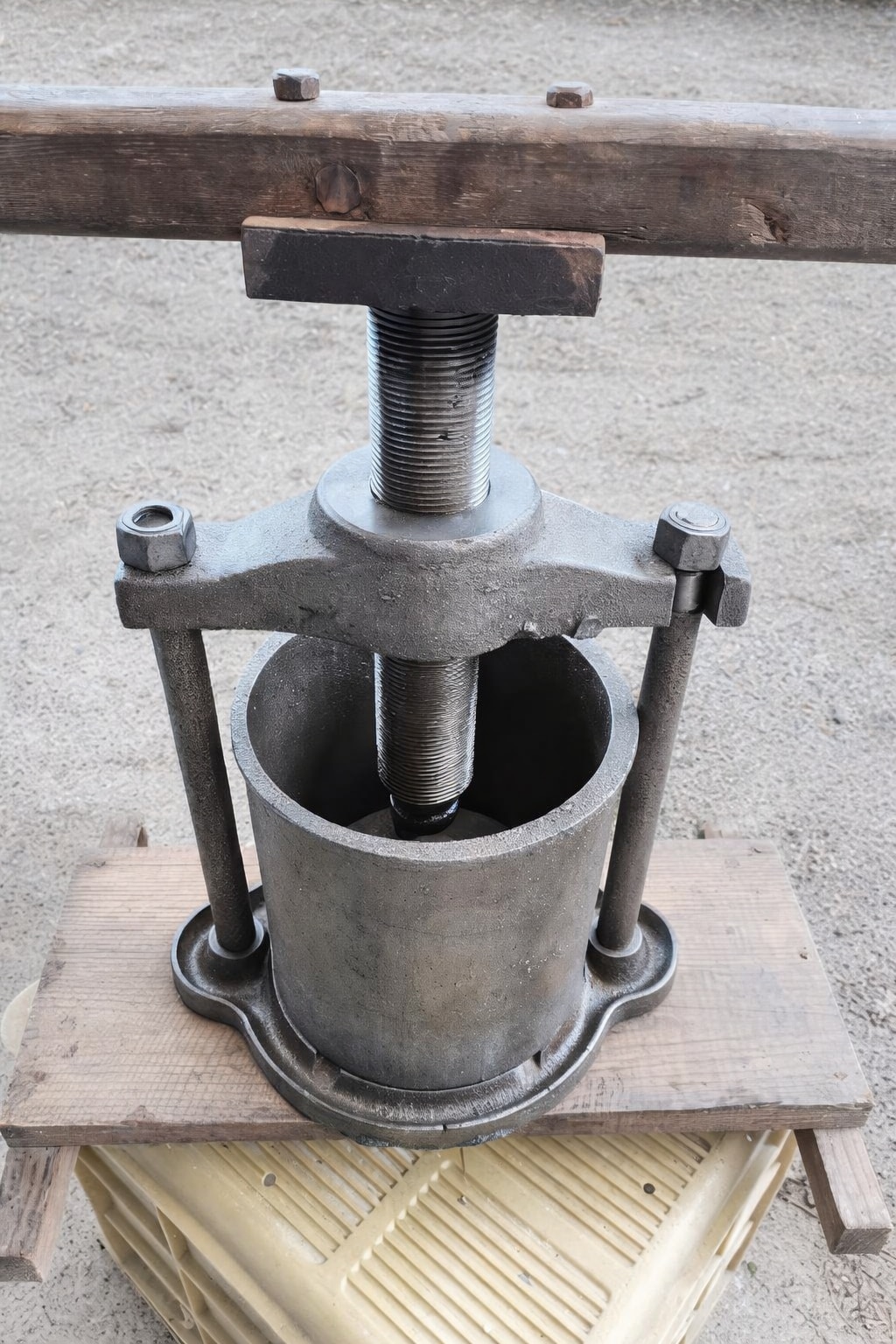 昔ながらの搾油機・油搾り機・圧搾機 貸し出し中。現場持ち込み型