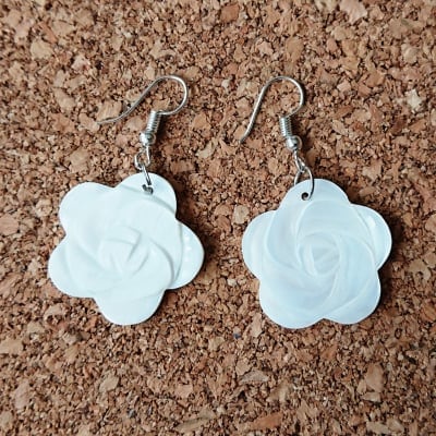 【送料無料】♡お花 シェルピアス♡ ピアス*貝*貝がら*アジアン*夏*アクセサリー*インスタ*映え