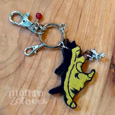 【猫型キーホルダー・渡邊印】 ハンドメイド 和柄猫 帯生地 革製品