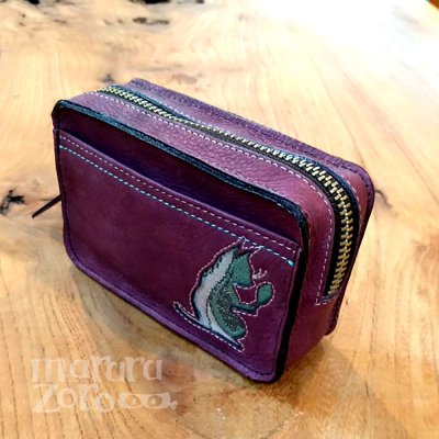 【猫柄 ポーチ/たばこケース 渡邊印】 ハンドメイド 和柄猫 帯生地 革製品 バックスキン 色パープル
