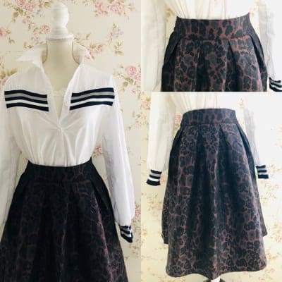 パーティーコーデ 女子会コーデ デートコーデ張りのあるミモレ丈スカート 上品な丈スカート レオパード柄