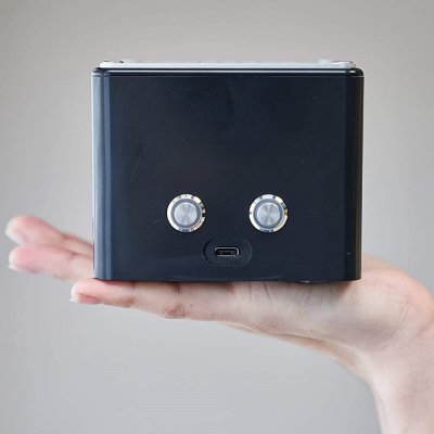 青色発光ダイオードを発明した日亜化学製最新紫外線LEDを搭載した高信頼性と長寿命持ち運びが可能な超小型本格的空気除菌清浄機 KOROSUKE mini