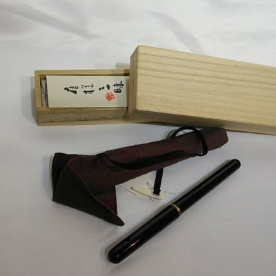 京友禅の老舗がつくる美しい漆の携帯用筆ペン