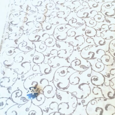 人気のモダmoda|ファブリック110cm×50cm〜LILY & WILL/クリーム×グレー|カルトナージュの材料に♪