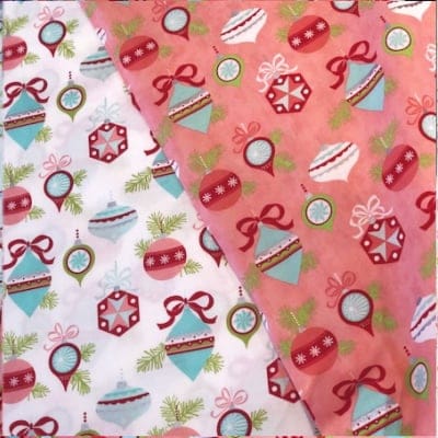 モダmodaファブリック 110cm×50cm〜VINTAGE HOLIDAY クリスマス柄オーナメント(ピンク、アイボリー)|カルトナージュの材料に♪