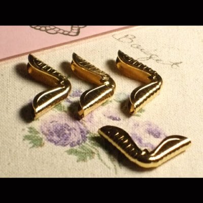 ★イタリア製コーナー金具(角金)■ゴールド大サイズ4個入り×10Pのお買い得パック★カルトナージュの材料にどうぞ!【バインダー 金具 binder】